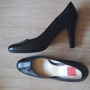 Oscar De La Renta Black Leather Classic Quality Luxury High Heel Pumps